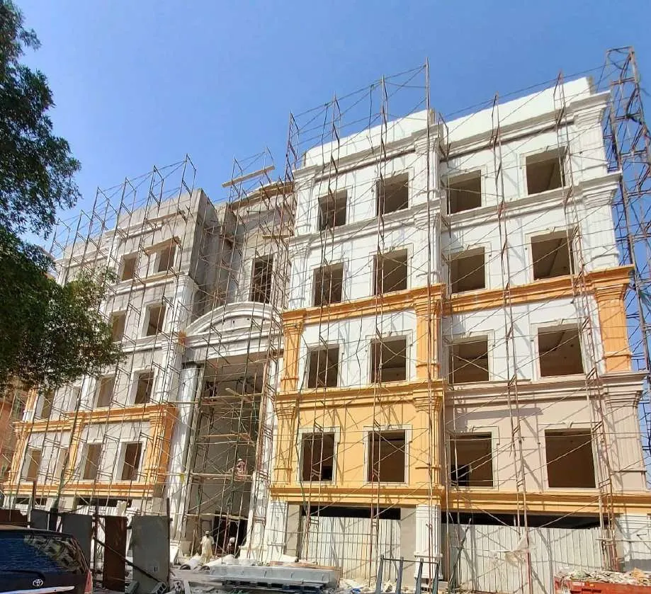 عمارة سكنية — تركيب كرانيش وبراويز